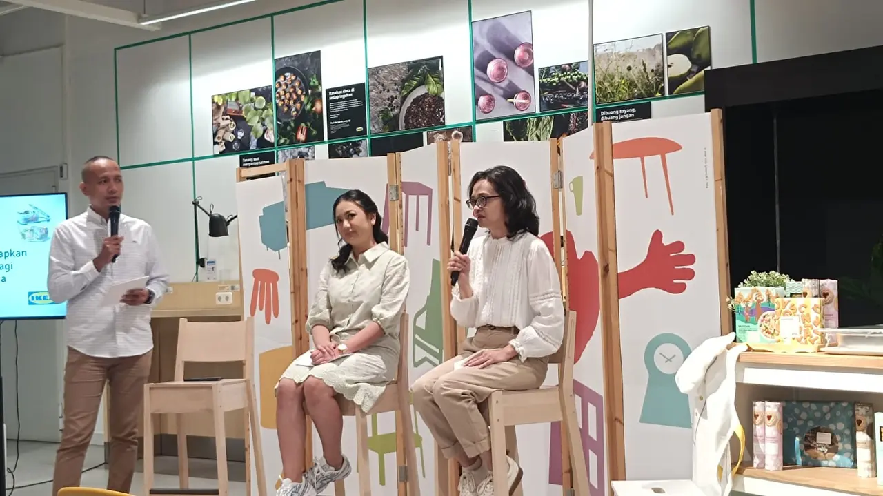 Dokter spesialis anak, dr. Claudy Bunga Saing, Sp.A dan Communication & PR Manager IKEA Indonesia, Ririn Basuki.