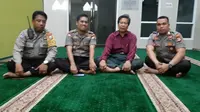 Polisi yang Masuk Masjid Pakai Sepatu Disanksi 14 Hari Penahanan