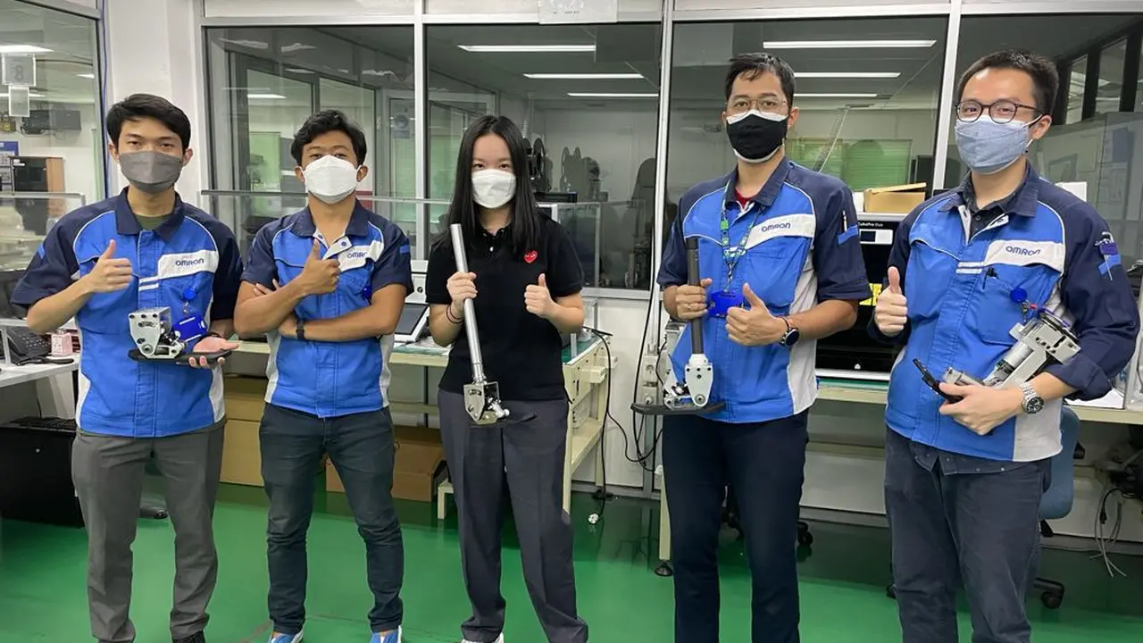 Carolene Adeline, siswi kelas XII JIS ini menemukan kecintaannya dalam bidang sosial, terutama membantu penyandang disabilitas yang membutuhkan kaki palsu.