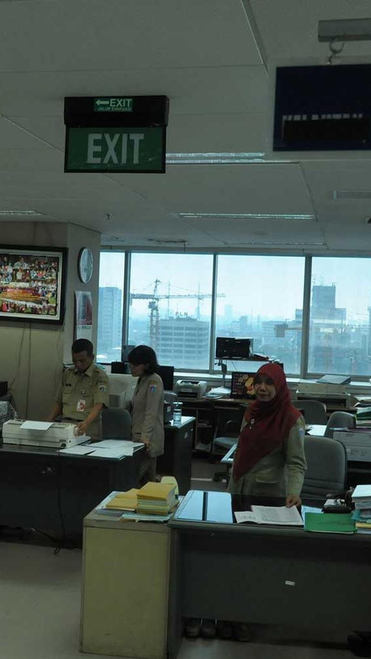 Dasar hukumnya Undang-Undang Nomor 5 tahun 2014 tentang ASN. Aturan itu diterapkan setelah terbitnya surat keputusan bersama atau SKB tentang netralitas ASN.<br>