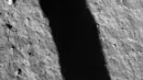 Foto yang diberikan China National Space Administration pada 1 Desember 2020 menunjukkan gambar yang ditangkap kamera wahana antariksa Chang'e-5 saat melakukan pendaratan di Bulan. Selama proses pendaratan, kamera di wahana pendarat berhasil mengambil gambar-gambar area pendaratan. (Xinhua/CNSA)