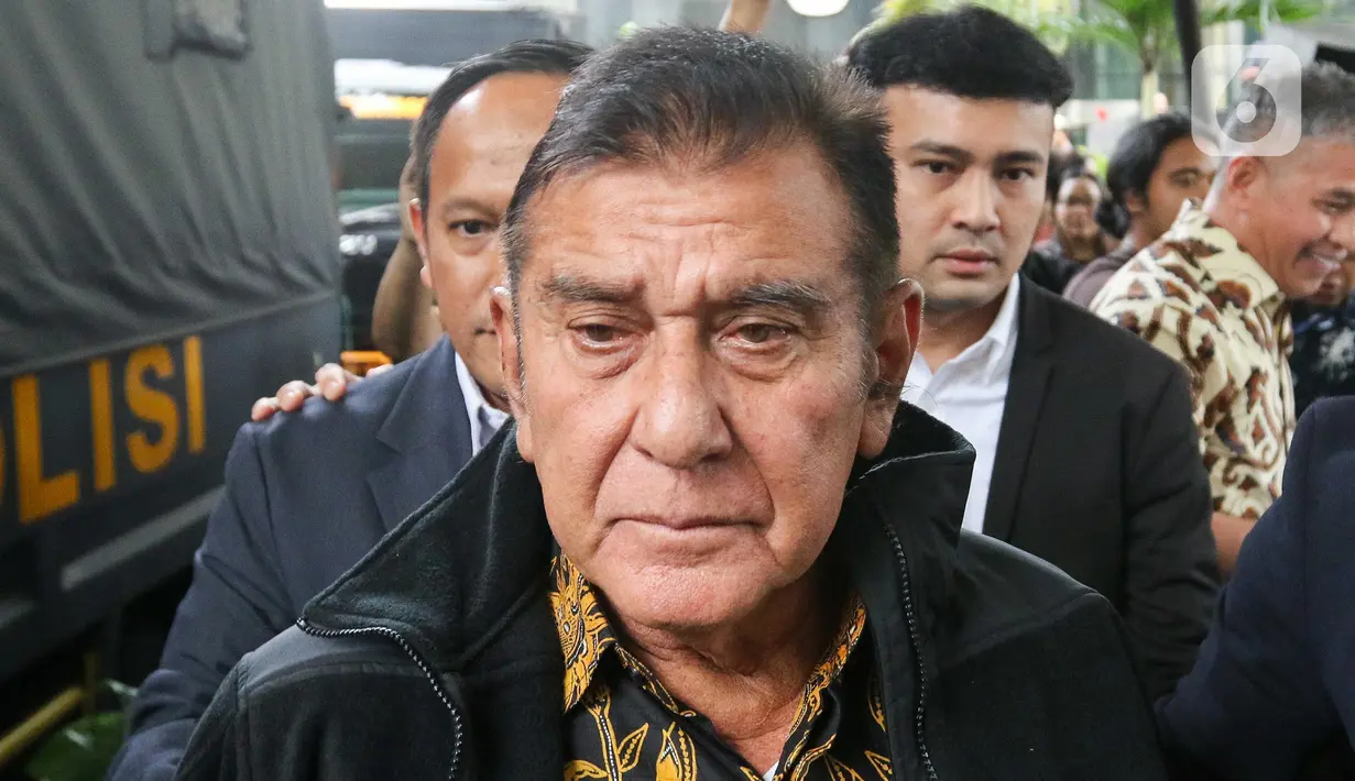 Japto Soerjosoemarno hanya mengatakan bahwa dirinya telah menjawab semua pertanyaan yang diajukan penyidik. (Liputan6.com/Herman Zakharia)