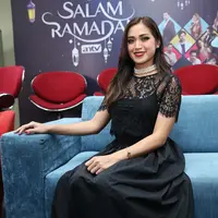 "Gigi enggak pernah curhat kok," kata Jessica di preskon Salam Ramadan ANTV, studio Epicentrum, Kuningan, Jakarta Selatan, Selasa (16/5). (Bambang E. Ros/Bintang.com)
