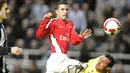 Newcastle United's Steve Harper saves from Arsenal's striker Robin van Persie during an English FA Premier League match at St. James' Park, on March 21, 2009. AFP PHOTO/GRAHAM STUART