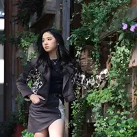 Perdana ikut New York Fashion Week, penampilan Zee JKT48 dengan outfit kasual mencuri perhatian. (Instagram/jkt48.zee).