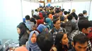 Ratusan peserta memadati pelataran Gedung Dhanapala Kementerian Keuangan, Jakarta, Selasa (31/1).  Para Pelajar tersebut mengantri untuk memasuki pameran pendidikan tinggi Lembaga Pengelola Dana Pendidikan (LPDP) Edufair 2017. (Liputan6.com/Angga Yuniar)