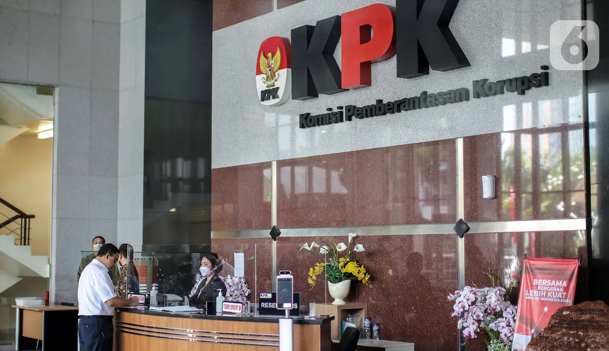 Gubernur DKI Jakarta Anies Baswedan saat tiba di Gedung KPK, Jakarta, Rabu (7/9/2022). Anies Baswedan dipanggil untuk menjalani pemeriksaan terkait laporan dugaan korupsi pada penyelenggaraan Formula E Jakarta. (Liputan6.com/Faizal Fanani)
