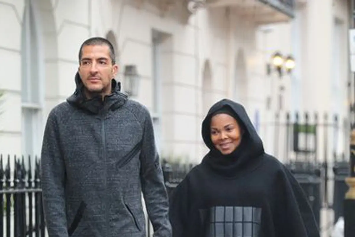 Wissam Al Mana dan Janet Jackson terlihat bahagia bersama ( via. Mirror)