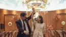 Berpose menari bersama, beberapa rekan selebriti bubuhkan komentar gemas di Instagram Brandon Salim, Jefri Nichol salah satunya. Dalam keterangan unggahannya, Brandon Salim ungkap akan selalu berjalan bersama Dhika. Meski hanya keterangan yang sederhana, namun sangat menjelaskan betapa sayang dan cintanya aktor kelahiran 1996 terhadap Dhika Himawan. (Liputan6.com/IG/@brandonsalim)