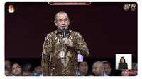 Ketua KPU RI Hasyim Asy'ari memberikan pidato di awal debat terakhir Pilpres 2024 yang digelar&nbsp;di Jakarta Convention Center (JCC), Senayan, Jakarta Pusat, Minggu (4/2/2024).&nbsp;(Tangkapan Layar YouTube KPU RI)