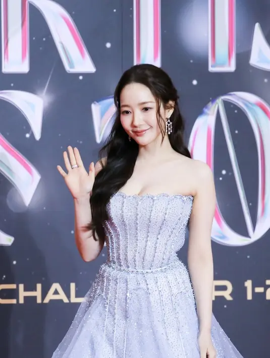Park Min Young tampil memukau bak Cinderella saat hadiri Asia Artist Awards 2024 di Bangkok, Thailand [@parkminyoung_fanss]