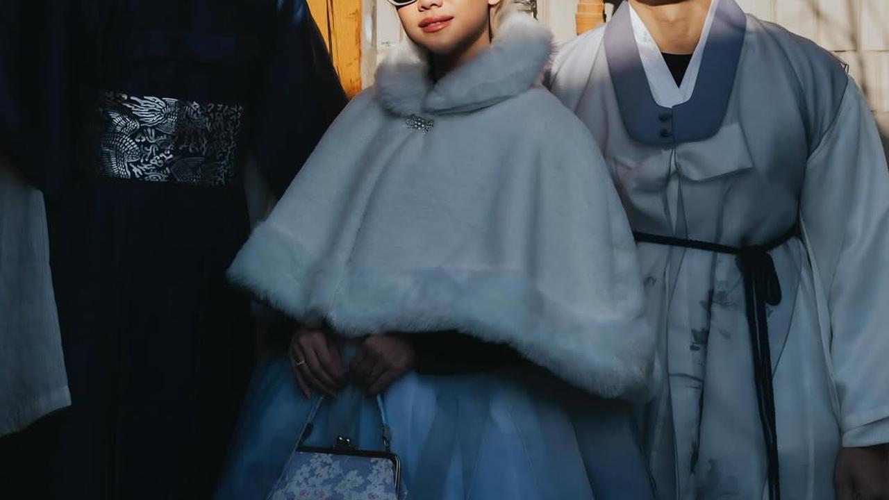 7 Potret Noah Sinclair Anak BCL saat Kenakan Hanbok, Vibesnya bak Putra Mahkota