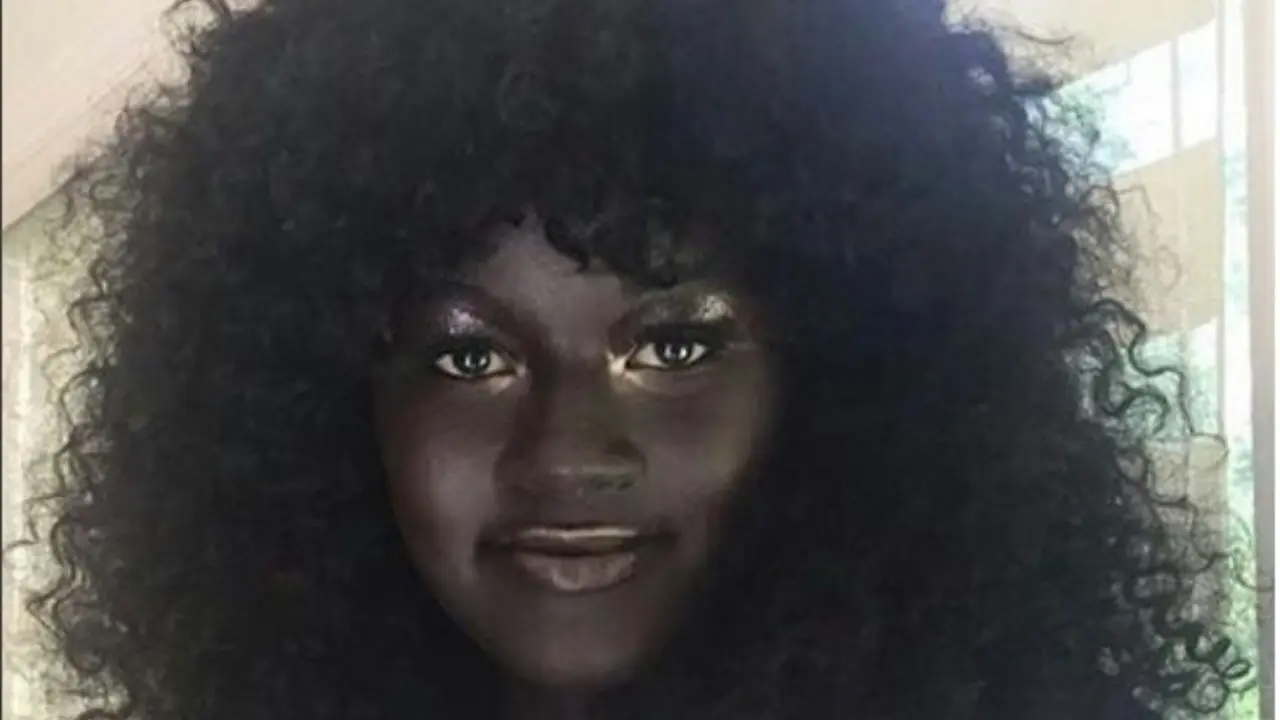 5 Alasan Kenapa Khoudia Diop Model Kulit Gelap Bisa Mendunia