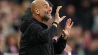 Pelatih Manchester City, Pep Guardiola, memberikan instruksi selama pertandingan Liga Inggris&nbsp;melawan Brentford di London, Minggu, 5 Oktober 2025. (AP Photo/Alastair Grant)