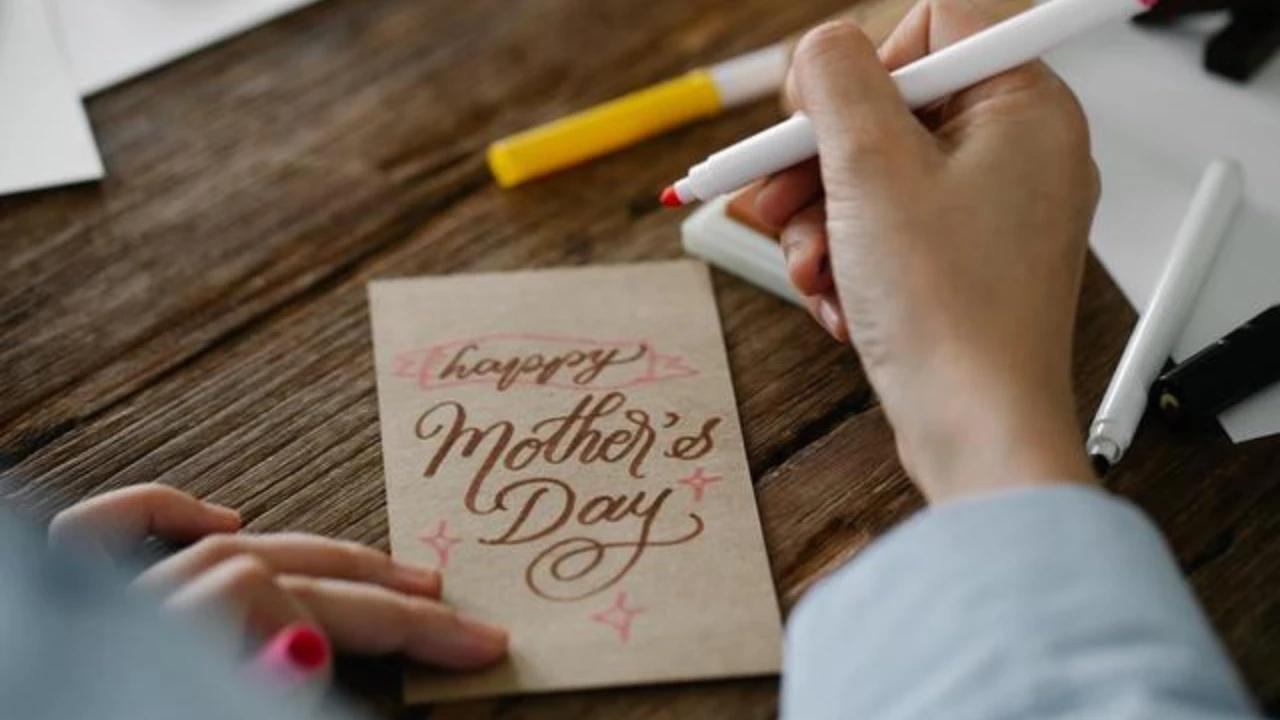 70 Pantun Hari Ibu 2025 Penuh Makna, Ungkapan Terima Kasih yang Menyentuh Hati