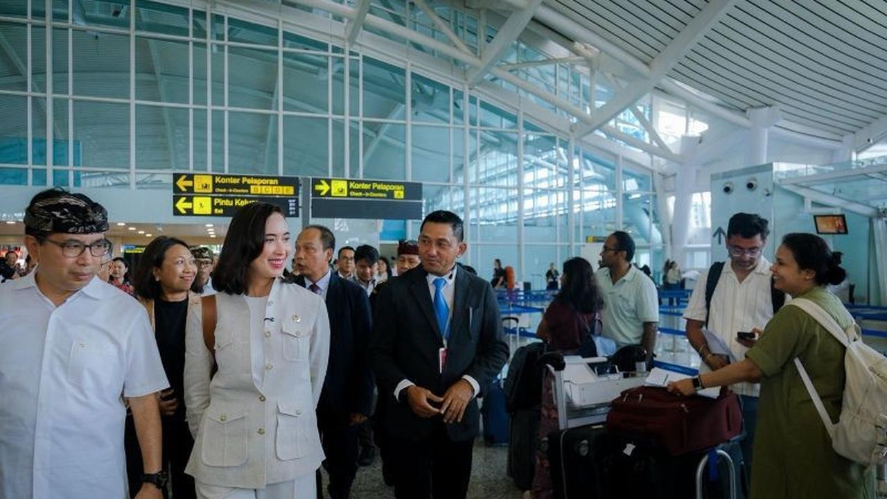 Arus Balik Nataru Terlihat di Bandara Ngurah Rai, Jumlah Penumpang Keberangkatan Meningkat