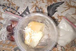 Viral Menu MBG Ramadan di Sukabumi Hanya Isi Singkong dan Kurma (Istimewa)