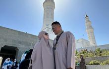Umrah di Bulan Ramadan, 5 Potret Romantis Uya Kuya dan Astrid di Depan Masjid Nabawi dan Masjid Quba