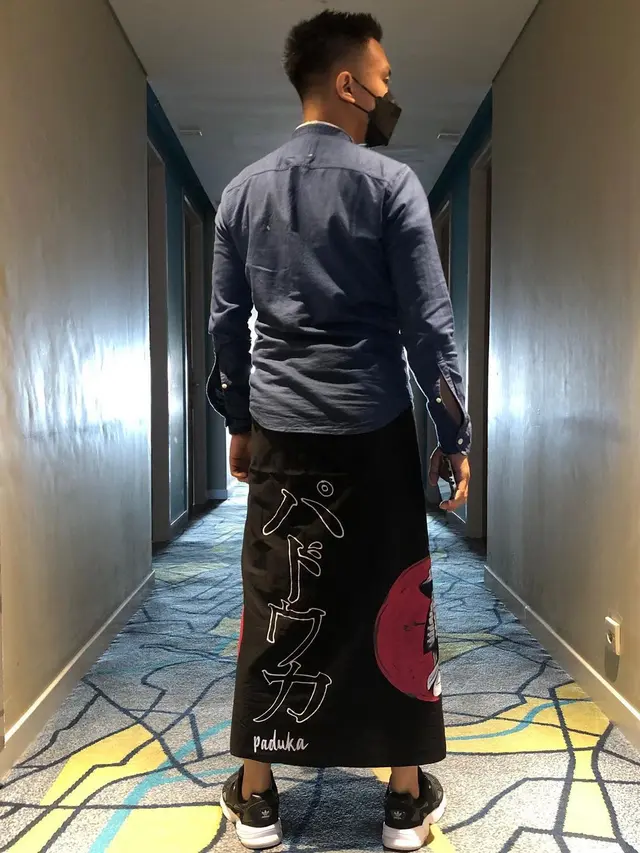 Ilustrasi sarung sebagai denim kekinian untuk anak muda. (Foto: Dok. Instagram @batikpaduka)