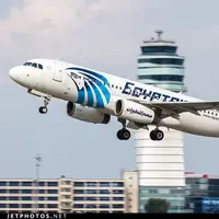 Penampakan pesawat EgyptAir hilang dari radar ini dilaporkan juga oleh akun Twitter @Claire_Phipps.