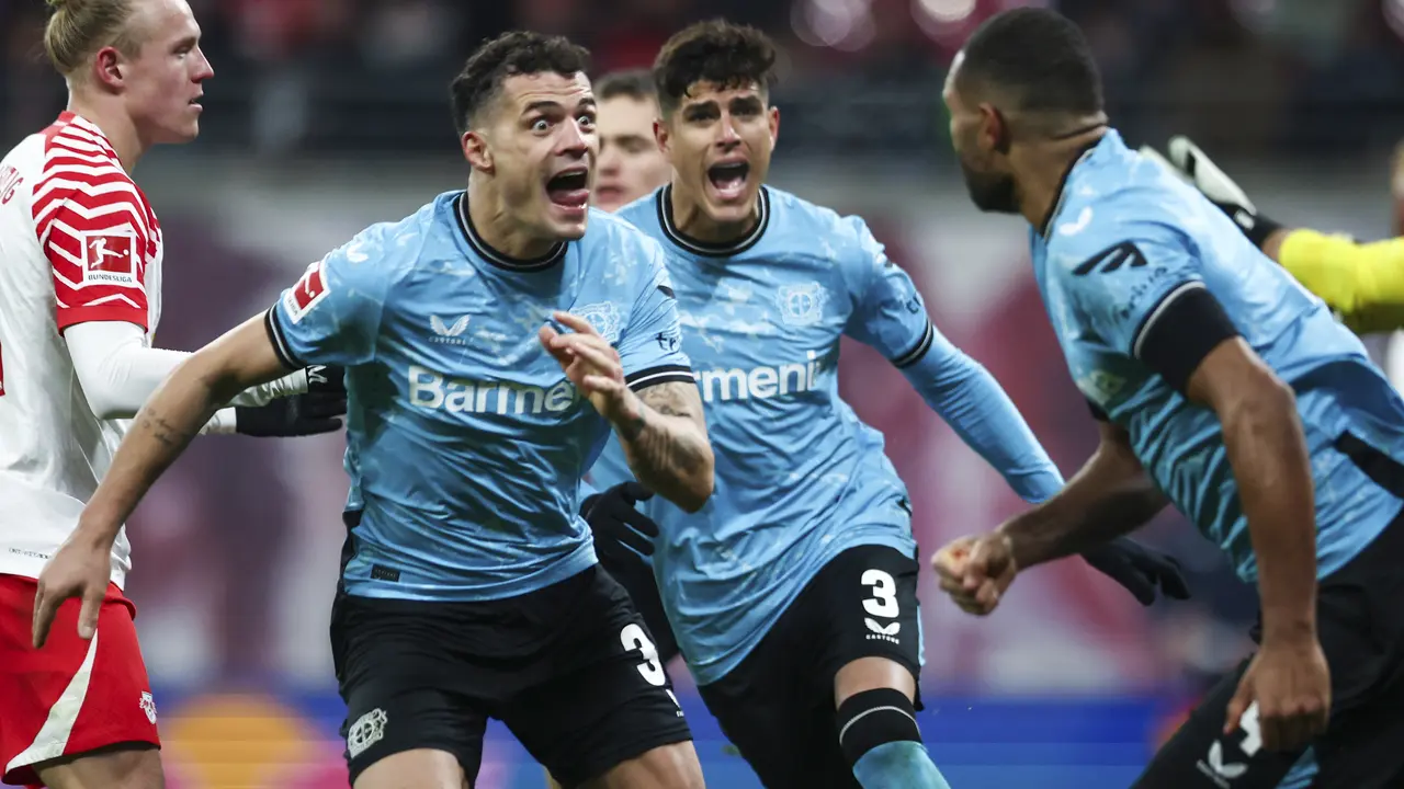 FOTO Bayer Leverkusen Kalahkan RB Leipzig