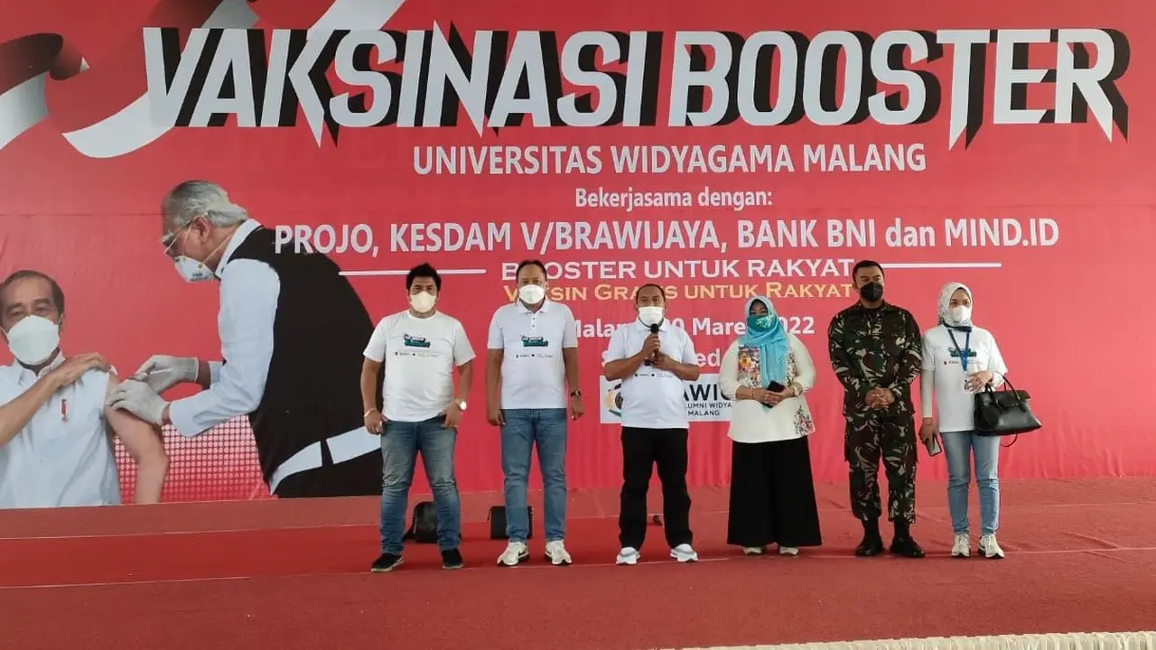 UWG Malang menggelar vaksinasi booster untuk warga Malang. (Istimewa)