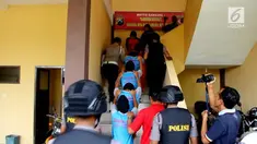 Tujuh orang pria ditangkap setelah memperkosa gadis. Mereka diketahui sempat mabuk sebelum melakukan aksi bejat tersebut.