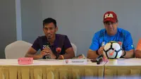 Kapten PSM Makassar, Zulkifli Syukur (kiri). (Bola.com/Abdi Satria)