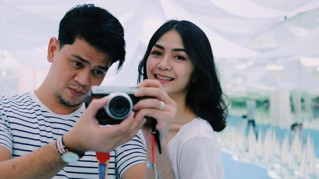 Jarang Muncul di Layar Kaca, Ini 7 Potret Terbaru Tyara Renata Bersama Keluarga