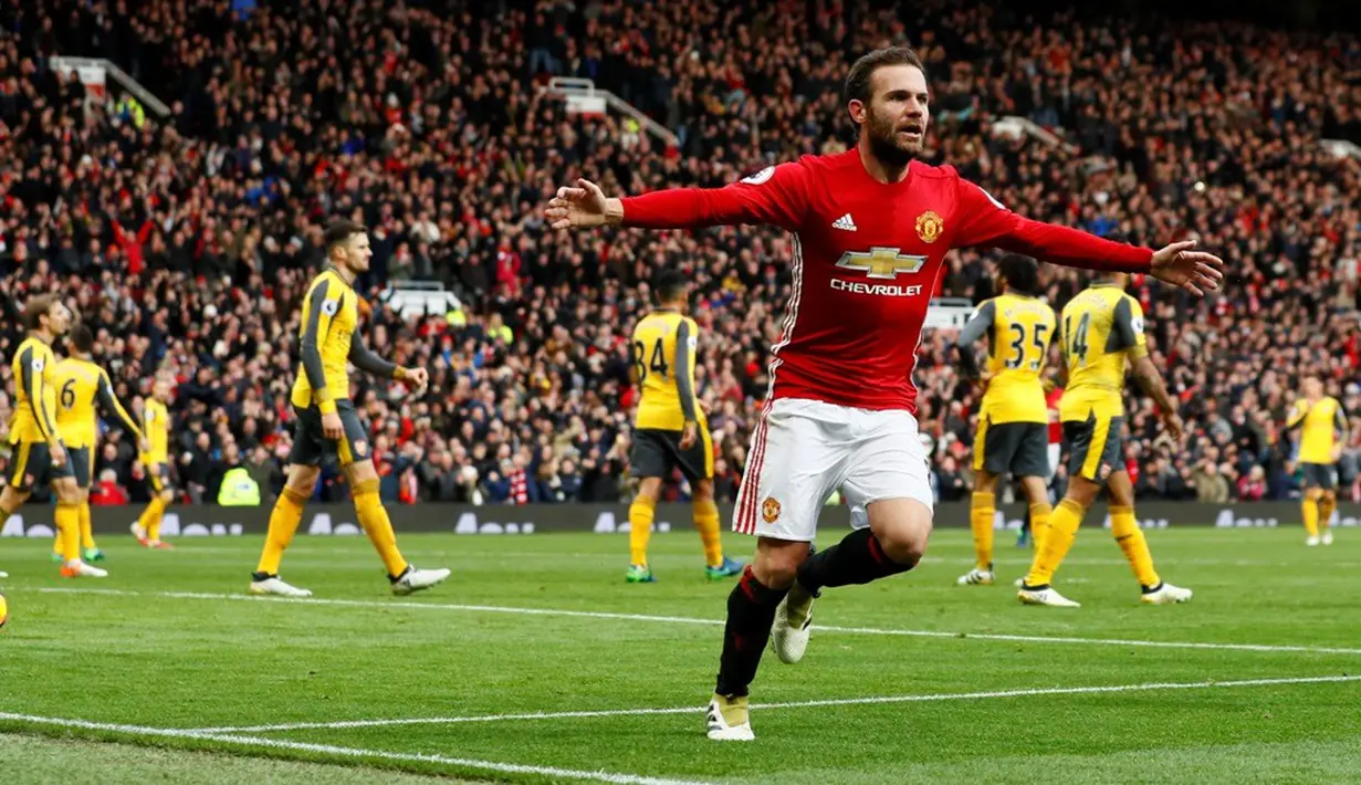 Manchester United hanya bermain imbang lawan tamunya Arsenal, 1-1, dalam laga Premier League di Stadion Old Trafford, Sabtu (19/11/2016). Juan Mata membawa MU unggul dulu. (Action Images via Reuters/Jason Cairnduff)