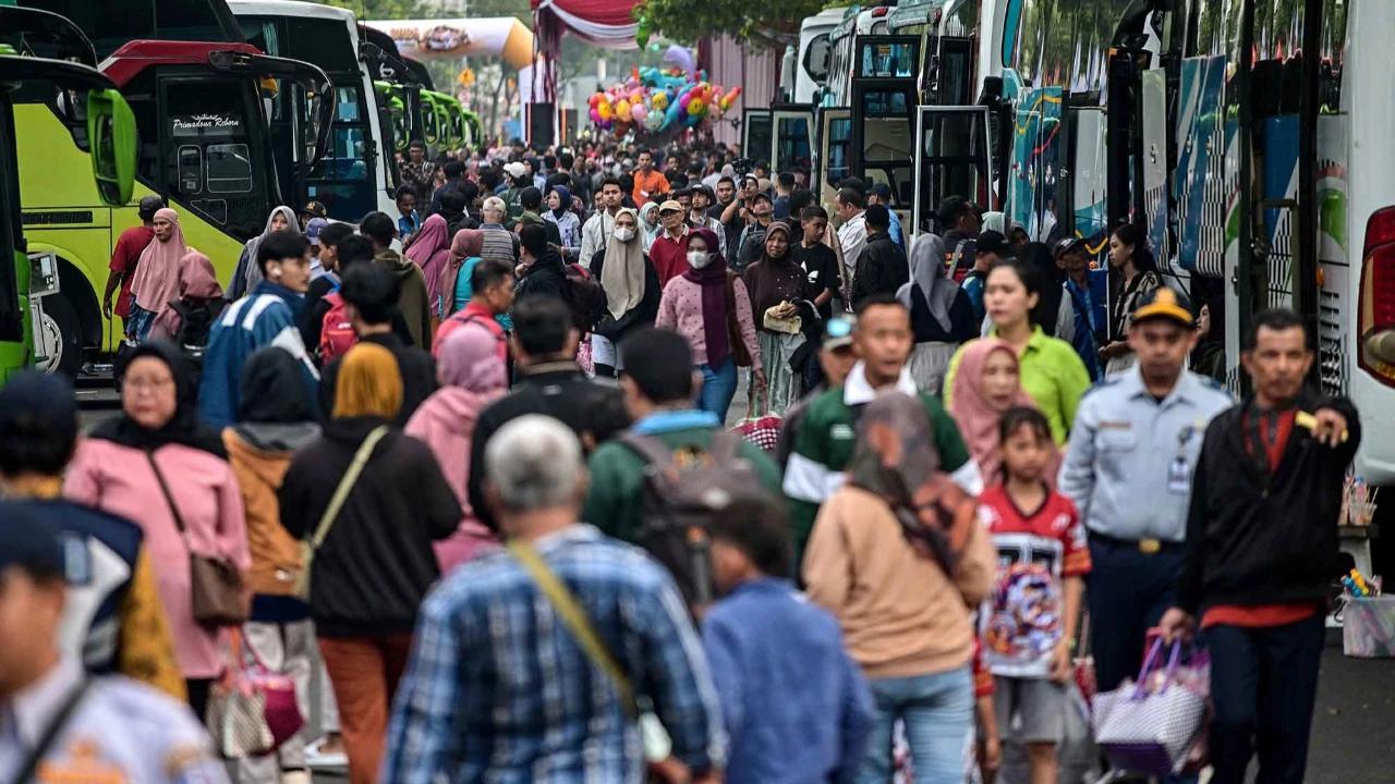 FOTO: Ribuan Warga Antusias Ikuti Program Mudik Gratis di Surabaya