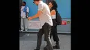 Robert Pattinson dan Tahliah Barnett tengah terlihat bersama di jalanan pusat kota New York, (3/9/14). (Dailymail)