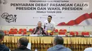 Ketua KPU RI, Arief Budiman (kiri) bersiap memimpin pengundian dan penetapan penyiaran debat pasangan Calon Presiden dan Wakil Presiden Pemilu 2019 di Jakarta, Rabu (26/12). Lima sesi debat akan dilaksanakan di Jakarta. (Liputan6.com/Helmi Fithriansyah)