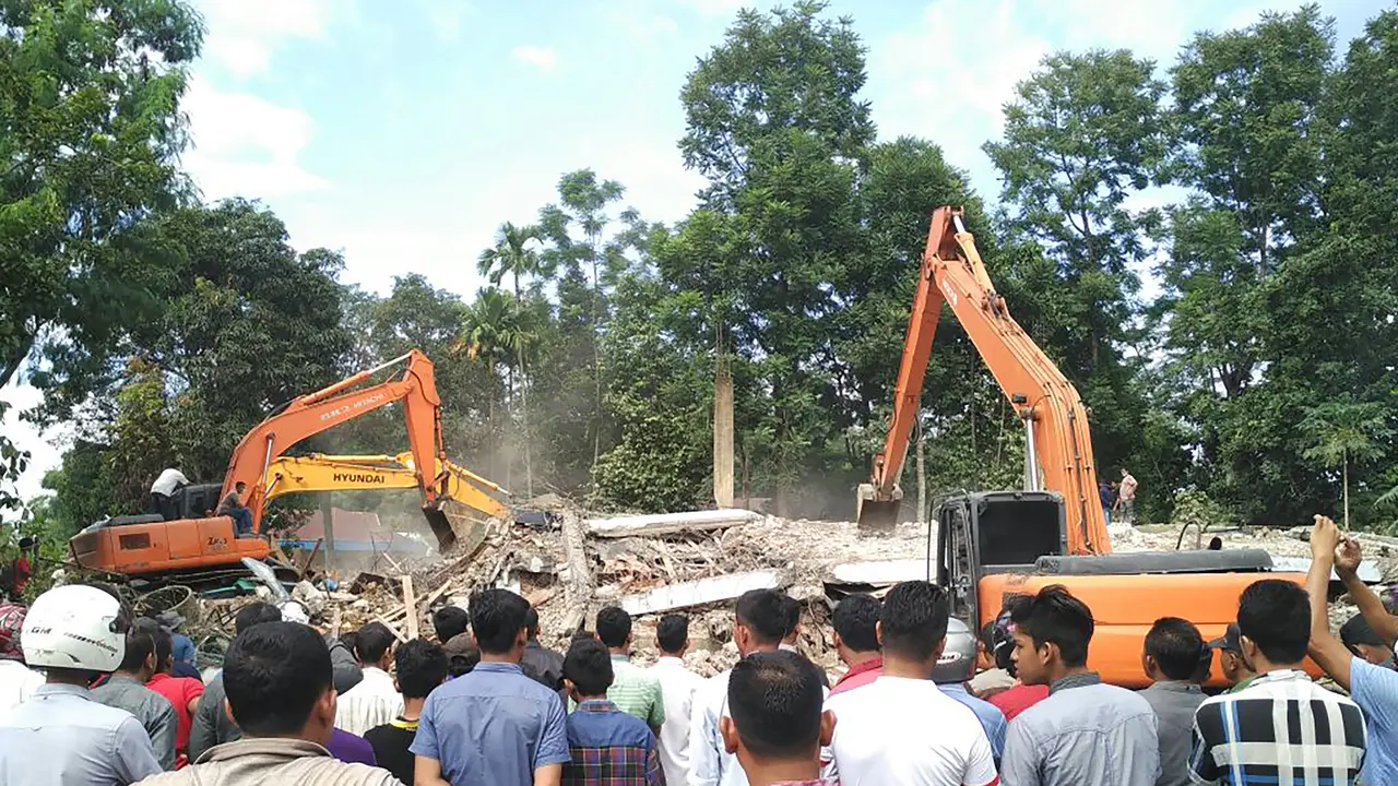 20161207-Evakuasi-Korban-Gempa-Aceh-AFP