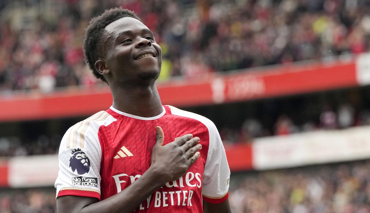 Pemain Arsenal, Bukayo Saka melakukan selebrasi setelah mencetak gol ke gawang Bournemouth pada laga pekan ke-36 Premier League 2023/2024 di Stadion Emirates, Sabtu (4/5/2024). (AP Photo/Frank Augstein)