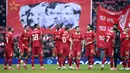Para pemain Liverpool bersiap dalam laga lanjutan Liga Inggris 2024/2025 melawan Wolverhampton di Anfield, Liverpool, Inggris, Minggu (16/02/2025). (AP Photo/Ian Hodgson)