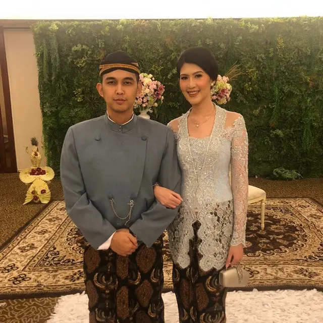 Dikaruniai Anak Usai 8 Tahun Menikah, Ini 7 Momen Mesra Indra Sinaga dan Istri
