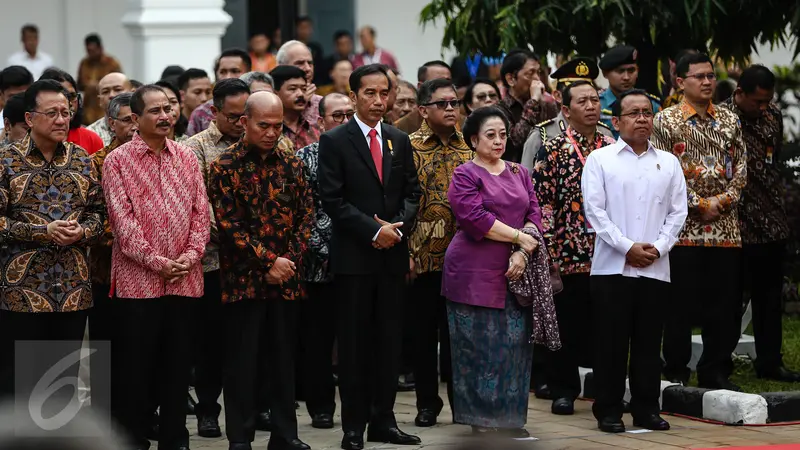 20160801-Jokowi Didampingi Megawati Buka Pameran Lukisan Koleksi Istana Negara-Jakarta