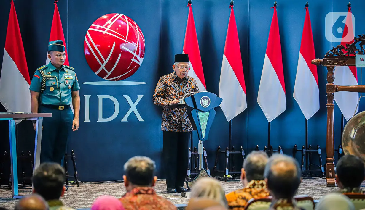 Wakil Presiden Ma'ruf Amin memberikan paparan dalam acara pembukaan perdagangan Bursa Efek Indonesia (BEI) tahun 2024 di Jakarta, Selasa (2/1/2024). (Liputan6.com/Faizal Fanani)