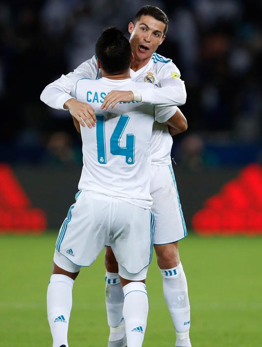 Cristiano Ronaldo melakukan selebrasi usai mencetak gol ke gawang Gremio pada pertandingan final Piala Dunia Antarklub 2017 di stadion Zayed Sports City di Abu Dhabi, Uni Emirat Arab, (16/12). Madrid menang 1-0 atas Gremio. (AP Photo / Hassan Ammar)