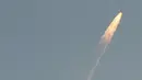 India telah mencetak sejarah baru dalam peluncuran satelit, India, Rabu (15/2). Negeri Bollywood itu meluncurkan 104 satelit dalam satu misi, menyalip rekor sebelumnya -- 37 satelit yang diluncurkan oleh Rusia pada tahun 2014. (AFP PHOTO/ ARUN SANKAR)