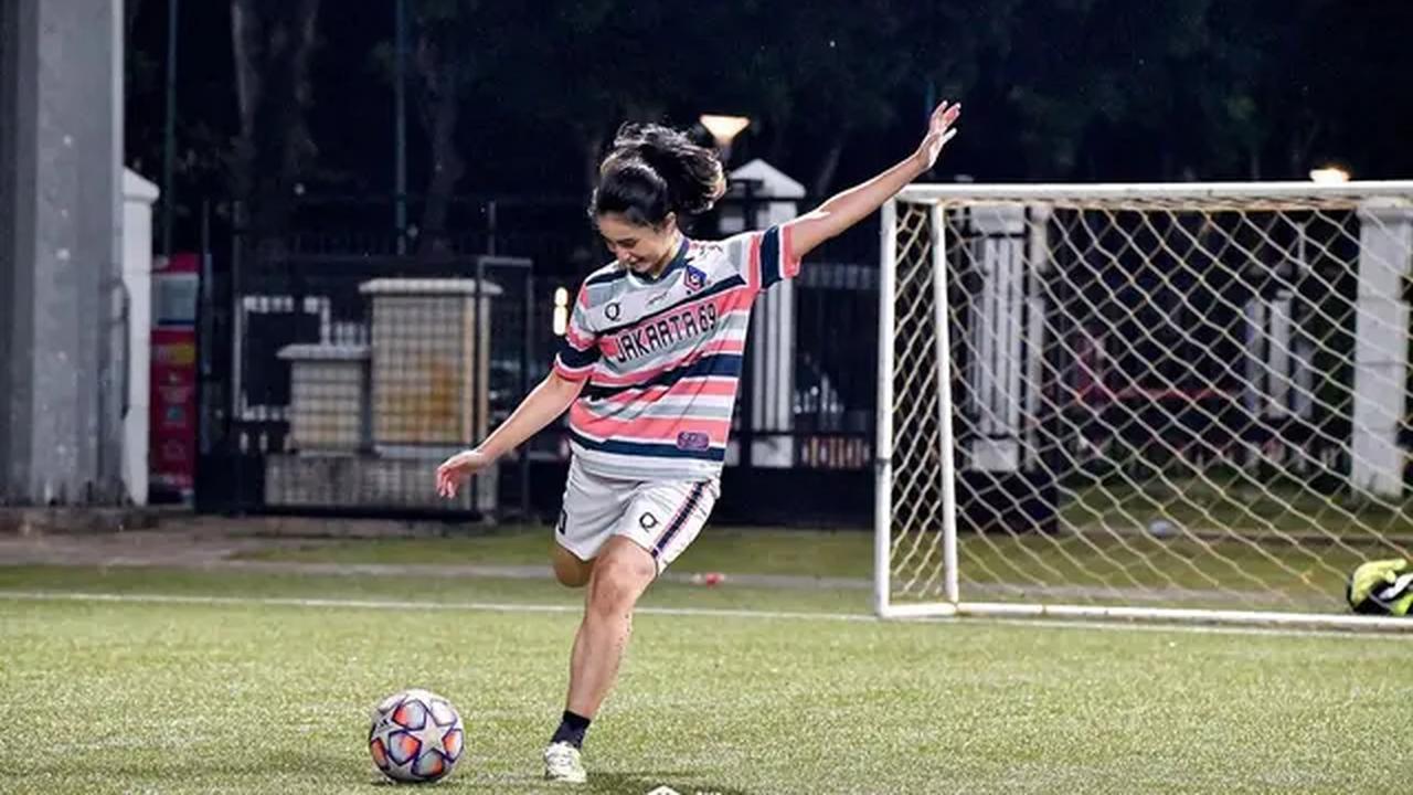 Dengan usia muda, Sintya terus berusaha menyeimbangkan karir di bidang seni dan olahraga. Kegiatan positifnya menjadi inspirasi bagi para fans. (Sumber:Instagram/sintyamarisca)
