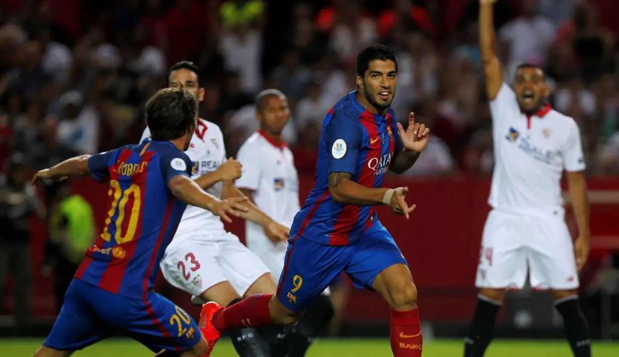 Barcelona selangkah lagi meraih trofi Piala Super Spanyol 2016 setelah pada Leg 1 unggul 2-0 atas Sevilla di Ramon Sanchez Pizjuan, Sevilla, Senin (15/8/2016) dini hari WIB. (Reuters/Jon Nazca) 