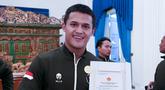 Lifter Indonesia Rizki Juniansyah resmi naik pangkat, dari letnan dua menjadi kapten TNI Angkatan Laut (AL) karena berprestasi di SEA Games 2025. (Foto: Muchlis Jr - BPMI Sekretariat Presiden)