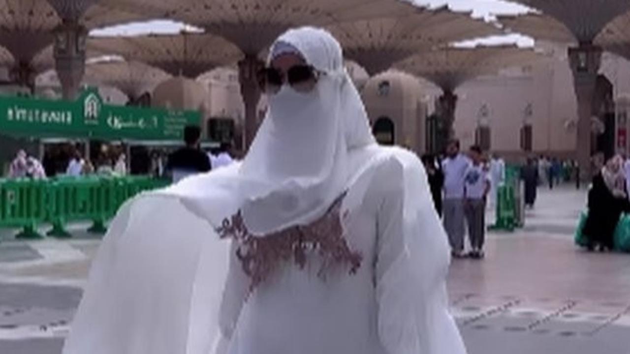 Buntut Pakai Hijab Saat Umrah, Selebgram Transgender Isa Zega Dilaporkan ke Polisi Dugaan Penistaan Agama