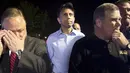 Gubernur Louisiana,  Bobby Jindal (tengah) akan melakukan konferensi pers di luar gedung bioskop Lafayette, Louisiana, AS, Kamis (23/7/ 2015).  Ia akan mengkonfirmasi kejadian yang menewaskan dua orang ini kepada masyarakat. (REUTERS/Lee Celano)