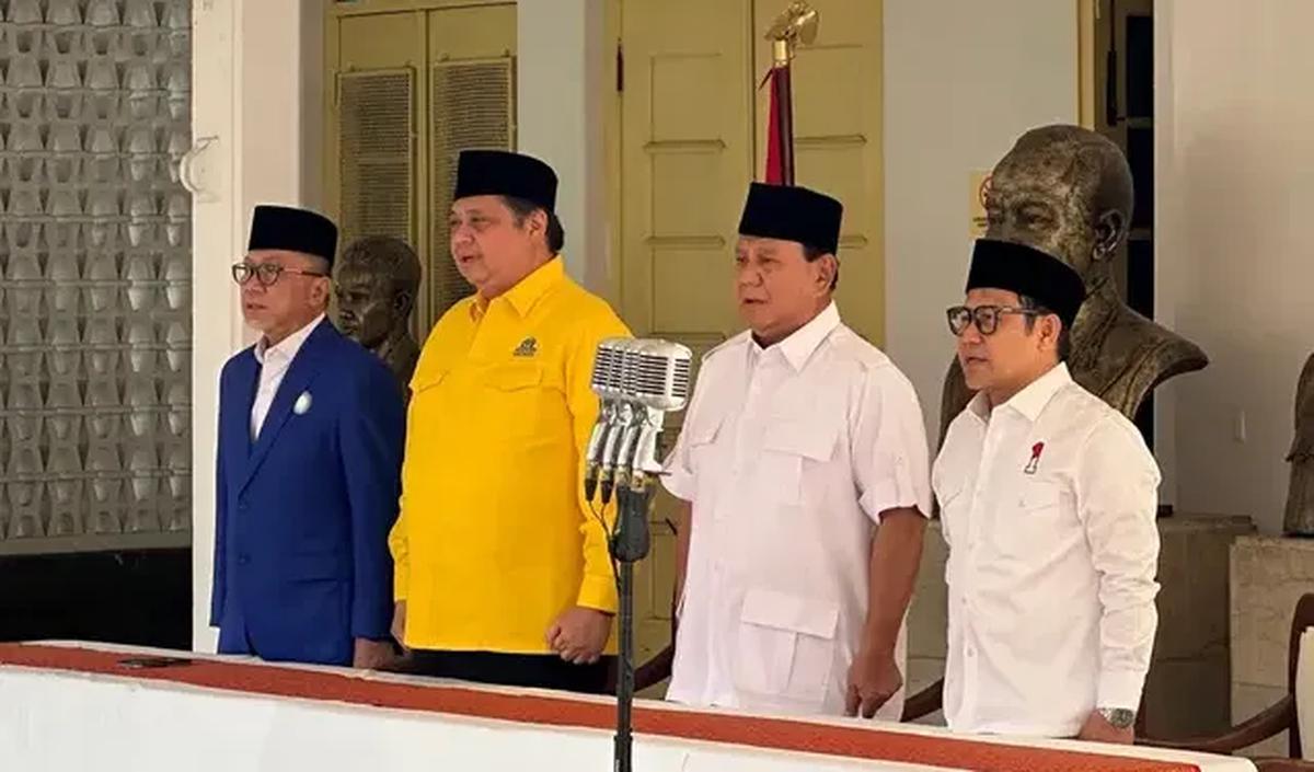 Menteri Pertahanan menegaskan bahwa Jokowi tidak mendikte Golkar dan PAN. Menurutnya, Jokowi tidak melarang setiap parpol mengambil keputusan.