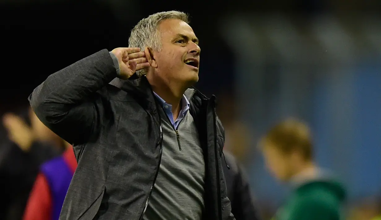 Jose Mourinho merayakan kemenangan atas Celta Viga pada semifinal Liga Europa di stadion Balaidos di Vigo pada 4 Mei 2017. Manchester menang 1-0. (AFP Photo/Miguel Riopa)