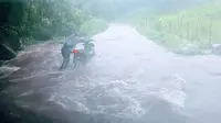 Banjir bandang melanda wilayah kecamatan Tanjung Bunga, Kabupaten Flores Timur, NTT (Liputan6.com/Ola Keda)