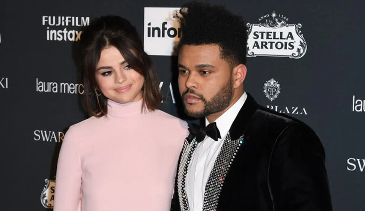 Setelah Travis Scott dan Kylie Jenner, kini giliran Selena Gomez dan The Weeknd yang kembali menjadi sorotan publik. Keduanya dikabarkan akan segera menikah setelah menjalin hubungan selama beberapa bulan ini. (AFP/Angela Weis)